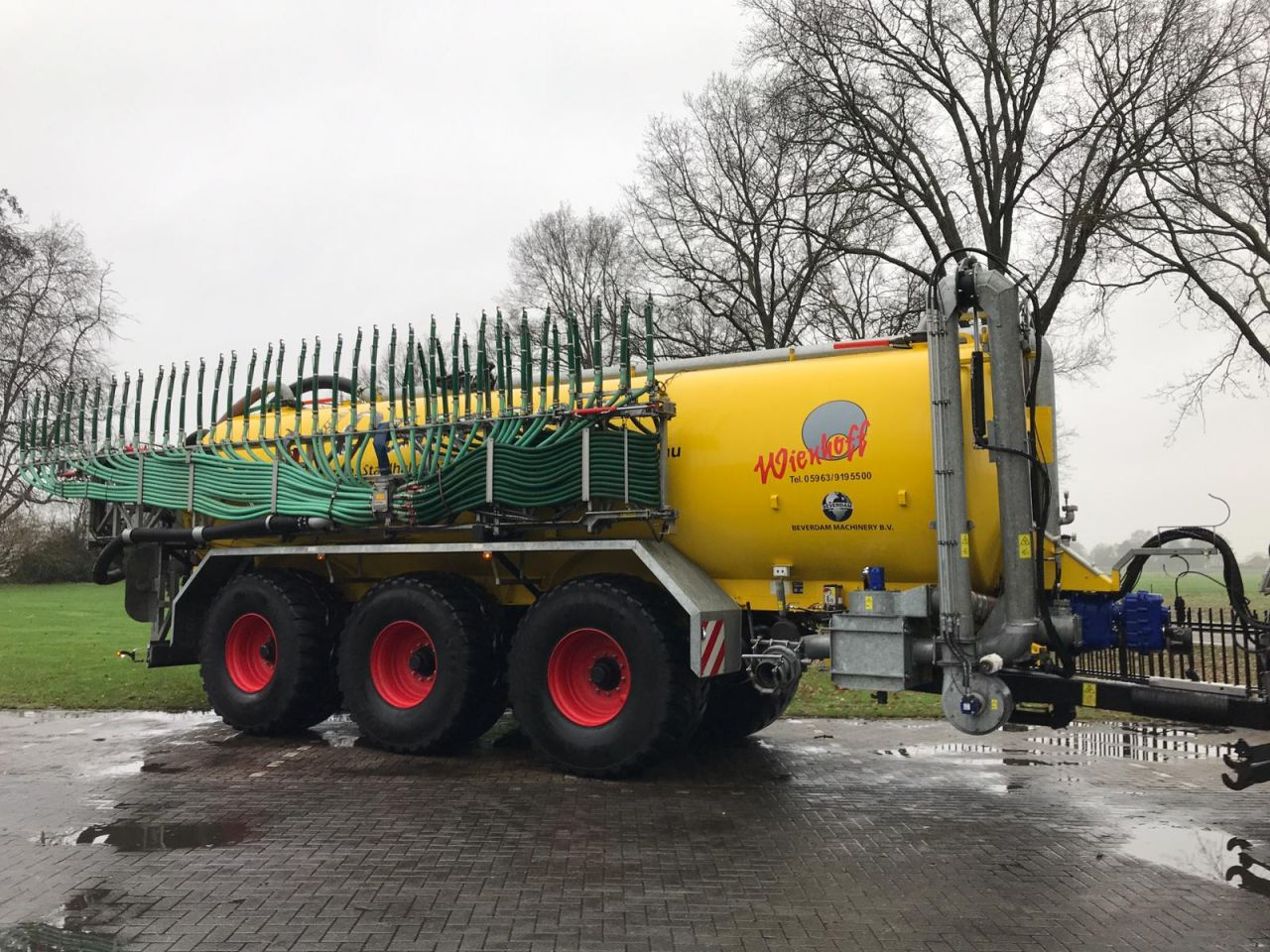 Wienhoff 30000 liter tank met Vogelsang 18/24 bemester